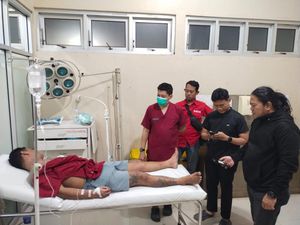 2 Pria di Bone Duel Pakai Sajam gegara Cekcok Saat Live TikTok