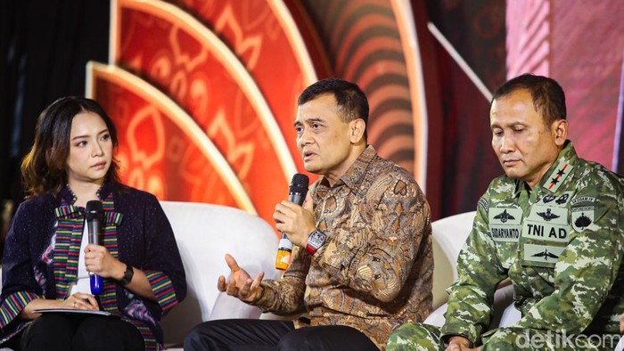 Forum Investasi Jateng Bahas Strategi KEK Batang Hadapi Persaingan Global Jawa Tengah memperkuat strategi menarik investasi melalui KEK Batang dan kolaborasi lintas instansi. Keamanan dan kemudahan usaha menjadi perhatian utama.