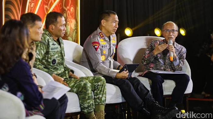 Forum Investasi Jateng Bahas Strategi KEK Batang Hadapi Persaingan Global Jawa Tengah memperkuat strategi menarik investasi melalui KEK Batang dan kolaborasi lintas instansi. Keamanan dan kemudahan usaha menjadi perhatian utama.