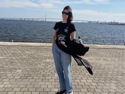 Gaya Busana Son Ye Jin Liburan ke Jepang Dikritik Netizen Kurang Stylish