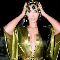 Kim Kardashian menggelar pesta ulang tahun dengan makan malam mewah di Baldi at the Waldorf Astoria Beverly Hills, California. Acara tersebut dihadiri keluarga dan teman dekat. Foto: Instagram/@kimkardashian