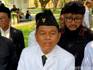 Dedi Mulyadi: Helikopter Diturunkan untuk Padamkan Karhutla di Ciremai