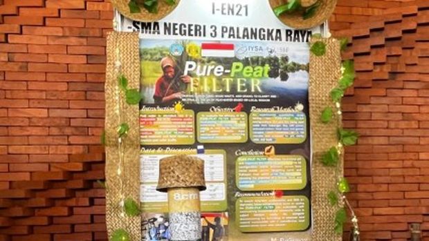 Inovasi filter air gambut PURE-PEAT dari SMAN 3 Palangka Raya.