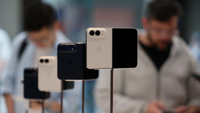 The new Apple iPhone Duo displayed during Apple's Sydney launch of its first folding phone, in Sydney, Australia, October 23, 2026. REUTERS/Hollie Adams