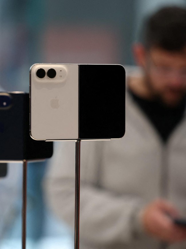 iPhone Duo Resmi Meluncur, Pembeli di Australia Antre Sejak Dini Hari