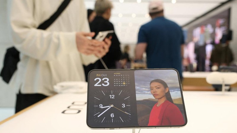 The new Apple iPhone Duo displayed during Apple's Sydney launch of its first folding phone, in Sydney, Australia, October 23, 2026. REUTERS/Hollie Adams