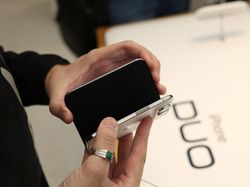 iPhone Duo Resmi Meluncur, Pembeli di Australia Antre Sejak Dini Hari
