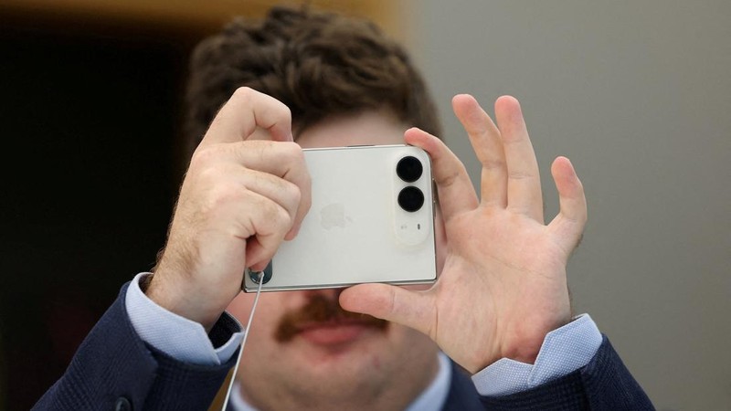 The new Apple iPhone Duo displayed during Apple's Sydney launch of its first folding phone, in Sydney, Australia, October 23, 2026. REUTERS/Hollie Adams