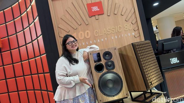 Malissa Sofar, Senior Product Trainer for Consumer Audio at Harman Indonesia,