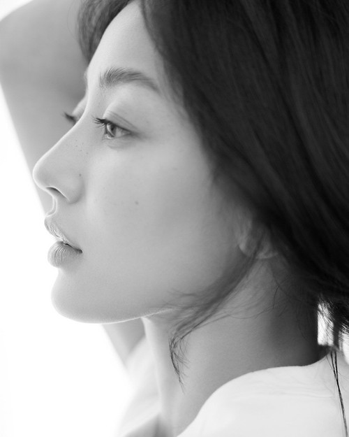 Manajemen EMITHAUS merilis foto resmi Jihyo TWICE.