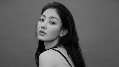 Memukau! Foto-foto Jihyo TWICE di Agensi Baru EMITHAUS