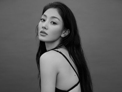 Memukau! Foto-foto Jihyo TWICE di Agensi Baru EMITHAUS