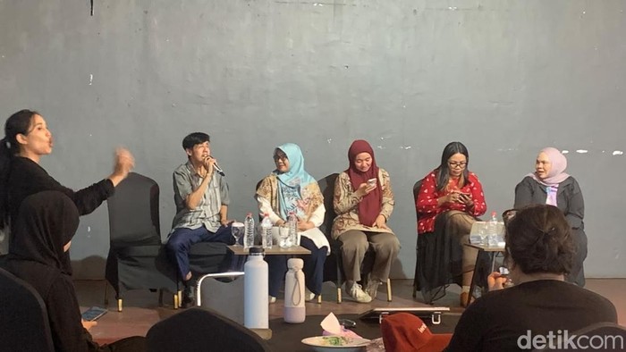 Jumpa pers pemaparan rekomendasi kebijakan Pemenuhan Hak Digital Bagi Penyandang Disabilitas dalam Layanan Publik Melalui Aplikasi Lontara+ oleh Pemerintah Kota Makassar yang dilaksanakan oleh SAFEnet di Makassar, Kamis (23/10/2026).