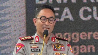Momen Kapolri Setop Pemaparan Rilis Lab Narkoba di Aceh Saat Azan dan Ikamah