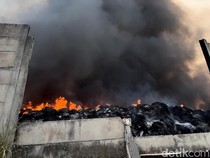 10.000 Ton Ban Bekas Ludes Terbakar di Mojokerto, Kerugian Rp 2,5 M