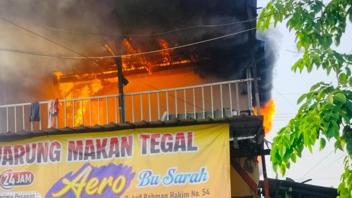 Kebakaran warteg di Surabaya