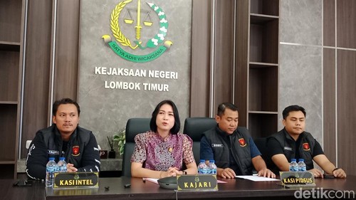 Kejari Lombok Timur menggelarkonferensi pers terkait kasus korupsi dana Desa Kotaraja, Kecamatan Sikur, Lombok Timur, NTB, Jumat (23/10/2026). (Foto: Sanusi Ardi W/detikBali)