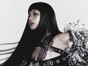 Aksi Badass Lisa BLACKPINK di MV Tarantino