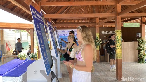 Loket pembelian tiket baru di Daya Tarik Wisata (DTW) pantai Kelingking Nusa Penida yang diresmikan Pemkab Klungkung, Bali, Jumat (23/10/2026).