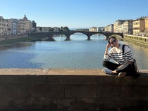 Gaya Santai Lulu Tobing Saat Liburan di Italia