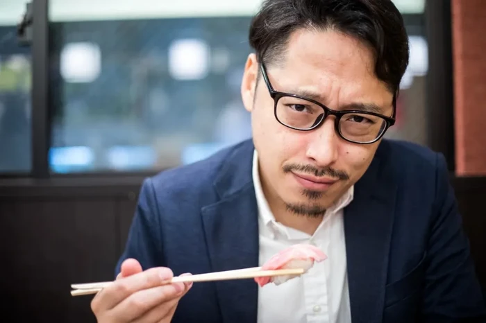 Makan sushi berurutan