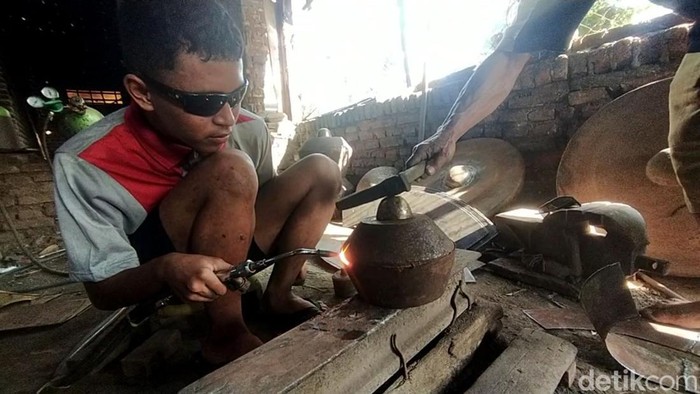 Melihat dari Dekat Kerajinan Gamelan di Jatirejo Nganjuk Melihat dari Dekat Kerajinan Gamelan di Jatirejo Nganjuk