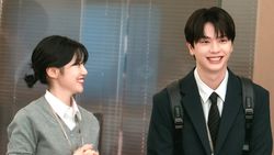 First Look Yook Sungjae Jadi Anak Magang di Drakor Nine to Six