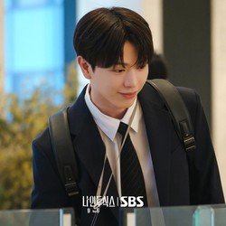 First Look Yook Sungjae Jadi Anak Magang di Drakor Nine to Six