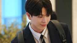 First Look Yook Sungjae Jadi Anak Magang di Drakor Nine to Six