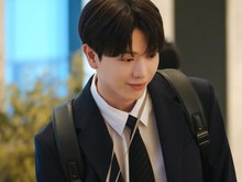 First Look Yook Sungjae Jadi Anak Magang di Drakor Nine to Six
