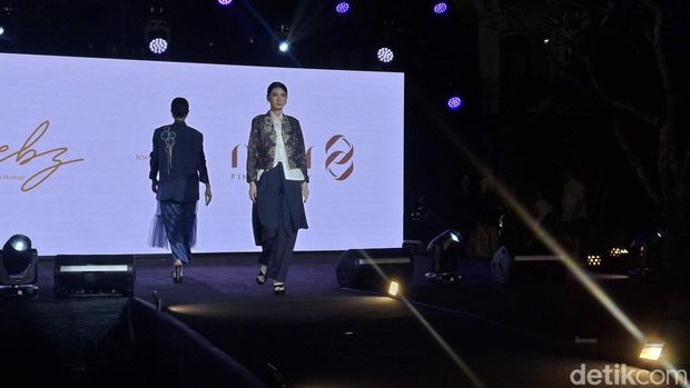 Pameran Seni Pembukaan pameran seni tahunan bertajuk PULLMAN XCHANGE: SYMPHONY OF ELEMENTS di Pullman Bali Legian Beach, Kuta, Badung, Jumat (23/10/2026).