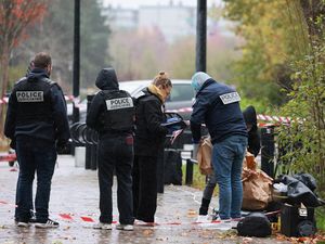 Ngeri Penembakan di Pinggiran Paris, 1 Orang Tewas dan 4 Terluka