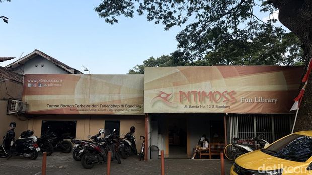 Perpustakaan Pitimoss di Bandung Perpustakaan Pitimoss di Bandung
