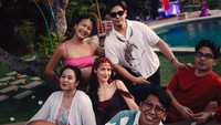 Pevita Pearce berkumpul bersama teman-temannya. (Foto: dok Instagram pevpearce)