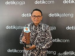 Plt Bupati Pati Chandra Terima detikJateng-Jogja Awards: Terus Kawal Investasi