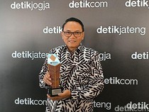 Plt Bupati Pati Chandra Terima detikJateng-Jogja Awards: Terus Kawal Investasi