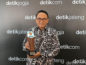 Plt Bupati Pati Chandra Terima detikJateng-Jogja Awards: Terus Kawal Investasi