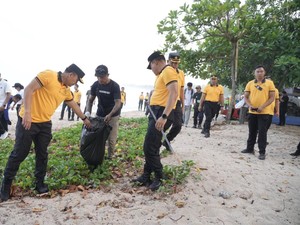 Green Policing di Kuta, Kapolda Bali Ajak Warga Rawat Alam