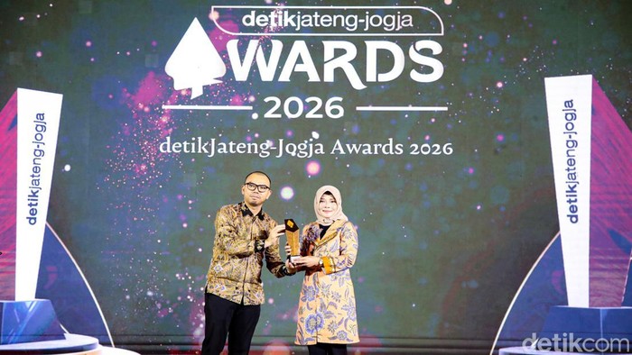 Potret Penerima detikJateng-Jogja Awards 2026 Figur Akselerator Kemajuan Forum apresiasi tokoh inspiratif di Jawa Tengah dan Yogyakarta, detikJateng-Jogja Awards 2026 sukses digelar. Berikut para penerima anugerah figur akselerator kemajuan.