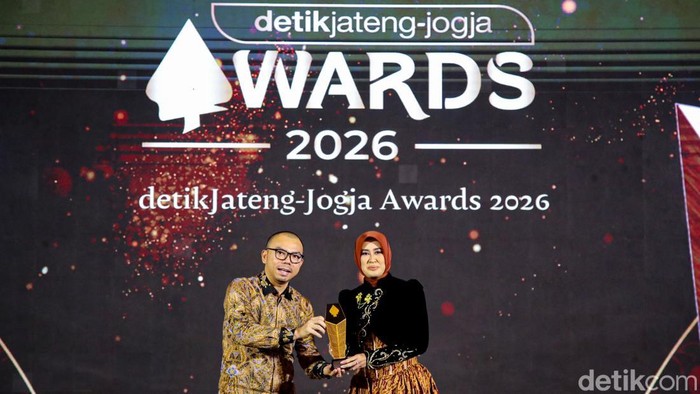 Potret Penerima detikJateng-Jogja Awards 2026 Figur Akselerator Kemajuan Forum apresiasi tokoh inspiratif di Jawa Tengah dan Yogyakarta, detikJateng-Jogja Awards 2026 sukses digelar. Berikut para penerima anugerah figur akselerator kemajuan.