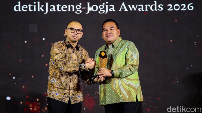 Potret Penerima detikJateng-Jogja Awards 2026 Figur Akselerator Kemajuan Forum apresiasi tokoh inspiratif di Jawa Tengah dan Yogyakarta, detikJateng-Jogja Awards 2026 sukses digelar. Berikut para penerima anugerah figur akselerator kemajuan.