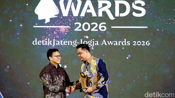 Potret Penerima detikJateng-Jogja Awards 2026 Figur Akselerator Kemajuan Forum apresiasi tokoh inspiratif di Jawa Tengah dan Yogyakarta, detikJateng-Jogja Awards 2026 sukses digelar. Berikut para penerima anugerah figur akselerator kemajuan.