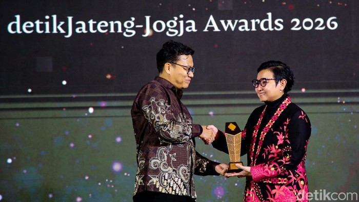 Potret Penerima detikJateng-Jogja Awards 2026 Figur Akselerator Kemajuan Forum apresiasi tokoh inspiratif di Jawa Tengah dan Yogyakarta, detikJateng-Jogja Awards 2026 sukses digelar. Berikut para penerima anugerah figur akselerator kemajuan.