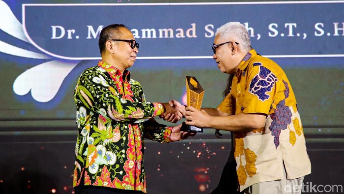 Potret Penerima detikJateng-Jogja Awards 2026 Figur Akselerator Kemajuan Forum apresiasi tokoh inspiratif di Jawa Tengah dan Yogyakarta, detikJateng-Jogja Awards 2026 sukses digelar. Berikut para penerima anugerah figur akselerator kemajuan.