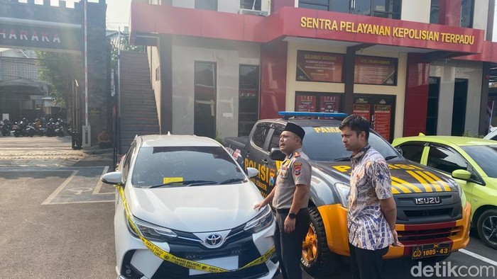 Press release penangkapan 2 pelaku perampokan toko emas di Jember