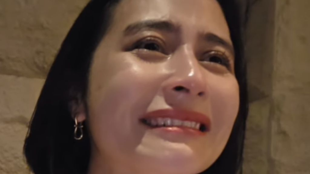 Prilly Latuconsina Nangis Lihat Kado dari Omara Esteghlal