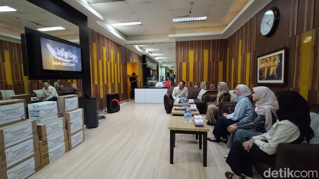PT Phapros Tbk menyalurkan bantuan berupa obat-obatan, alat medis, dan masker untuk masyarakat terdampak karhutla di Kalimantan melalui CT ARSA Foundation. (Shonya NR/detikcom)