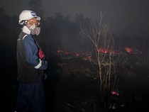 Ratna Galih Baru Tiba dari Tanah Suci Langsung ke Kalimantan Padamkan Karhutla