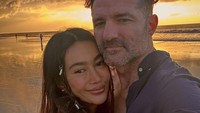 Ratu Felisha juga meminta pria bule itu menikmati suasana baru, termasuk terkait dirinya. Mari sambut awal yang baru, kesempatan kedua, petualangan yang lebih seru, lebih banyak tawa, lebih banyak sesi olahraga, lebih banyak kencan di pasar, dan lebih banyak lagi babak kehidupan yang akan kita lalui bersama, tulisnya. (Foto: dok Instagram allaboutfelisha)