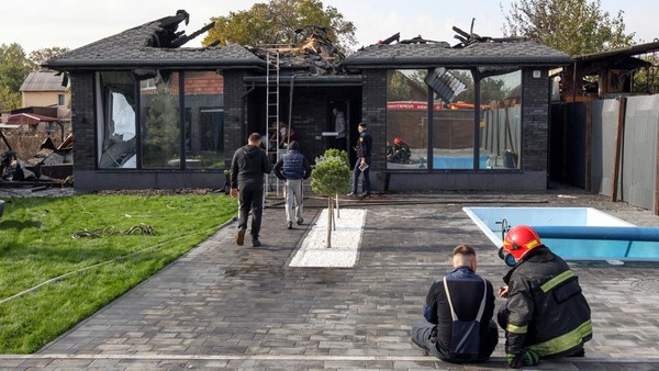 Rumah Warga Dnipro Porak-poranda Usai Serangan Rusia